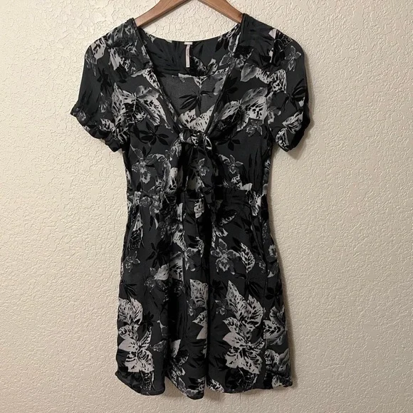 Free people gray plant print tie front minidress/ tunic🌿 - Picture 3 of 4